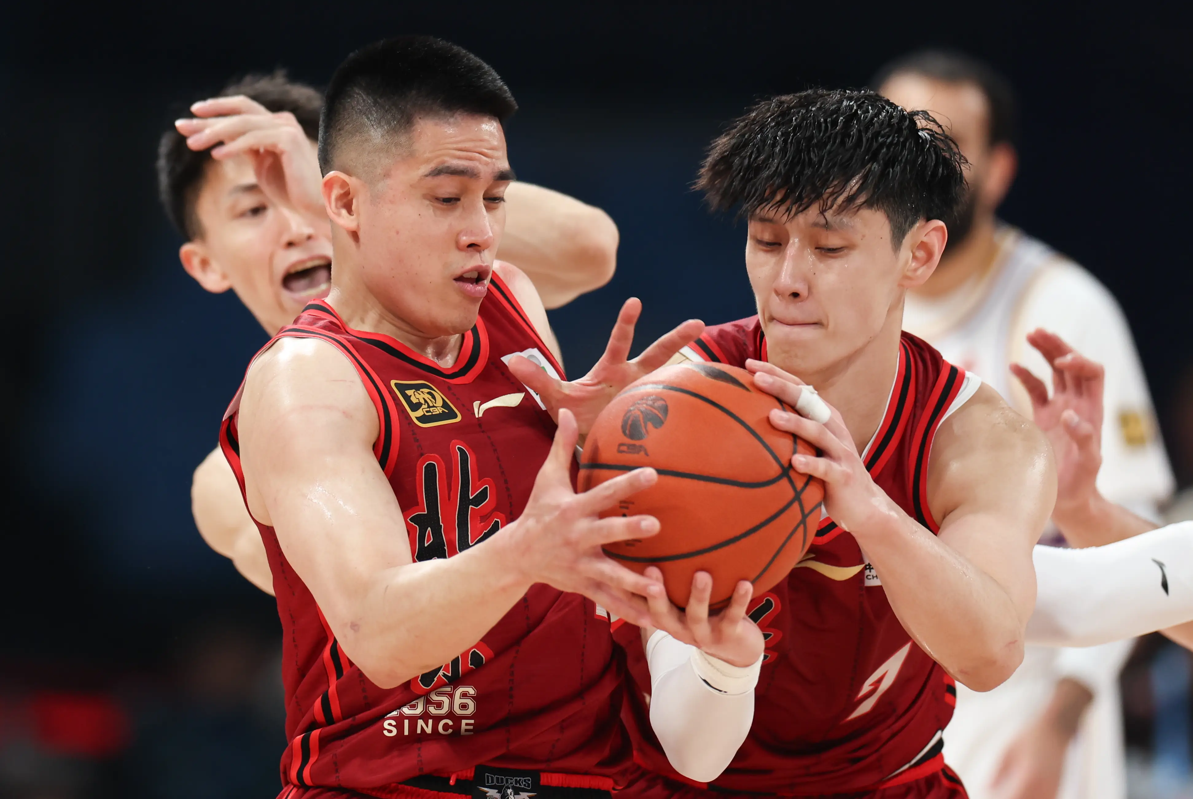 今年会体育 -武汉三镇训练开放日，转会期刷新队史纪录引欢呼，CBA季后赛在即，年轻球员得到机会的简单介绍